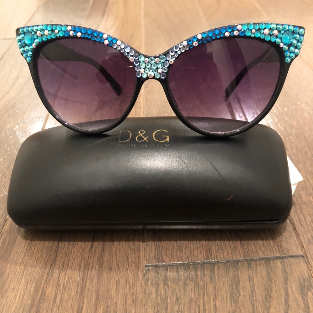 🔥🔥Fabulous Custom-made Jeweled Sunnies !!!